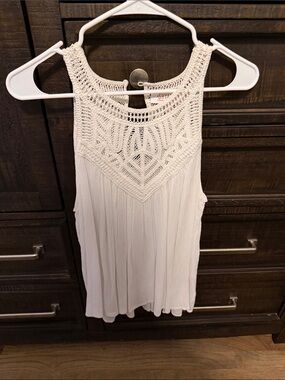 Shyanne Crochet Yoke Sleeveless Tank Top — White